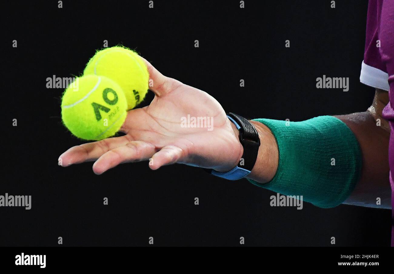 Melbourne, Australia. 30th Jan 2022. Australian Open Melbourne Park Day 14 30/01/2022 Mens Singles Final Rafa Nadal (ESP) si prepara a servire credito: Roger Parker/Alamy Live News Foto Stock