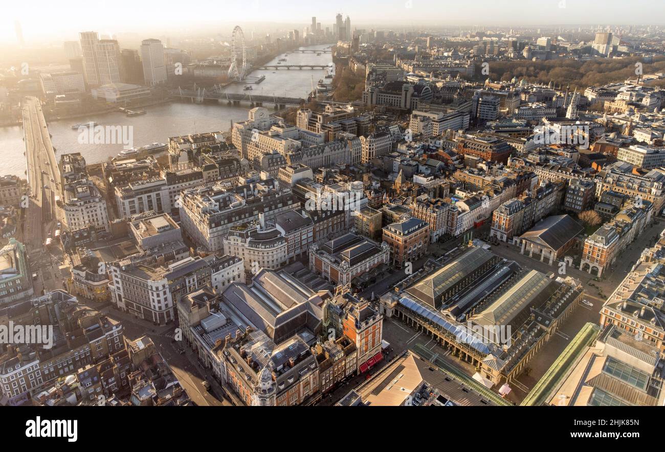 Covent Garden verso lo Strand e southbank, Londra, Inghilterra Foto Stock