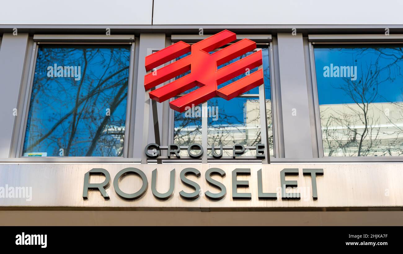 Logo all'ingresso della sede di Groupe Rousselet, un gruppo francese di varie aziende, tra cui G7 taxi e la società di noleggio auto A Foto Stock