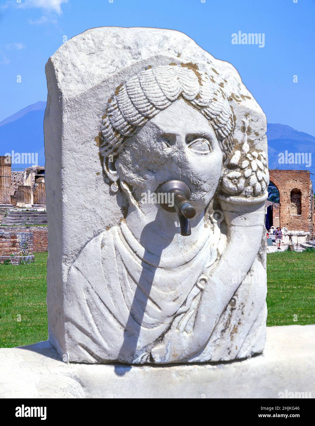 Fontana in marmo scolpita, Antica Città di Pompei, Pompei, Città Metropolitana di Napoli, Regione Campania, Italia Foto Stock