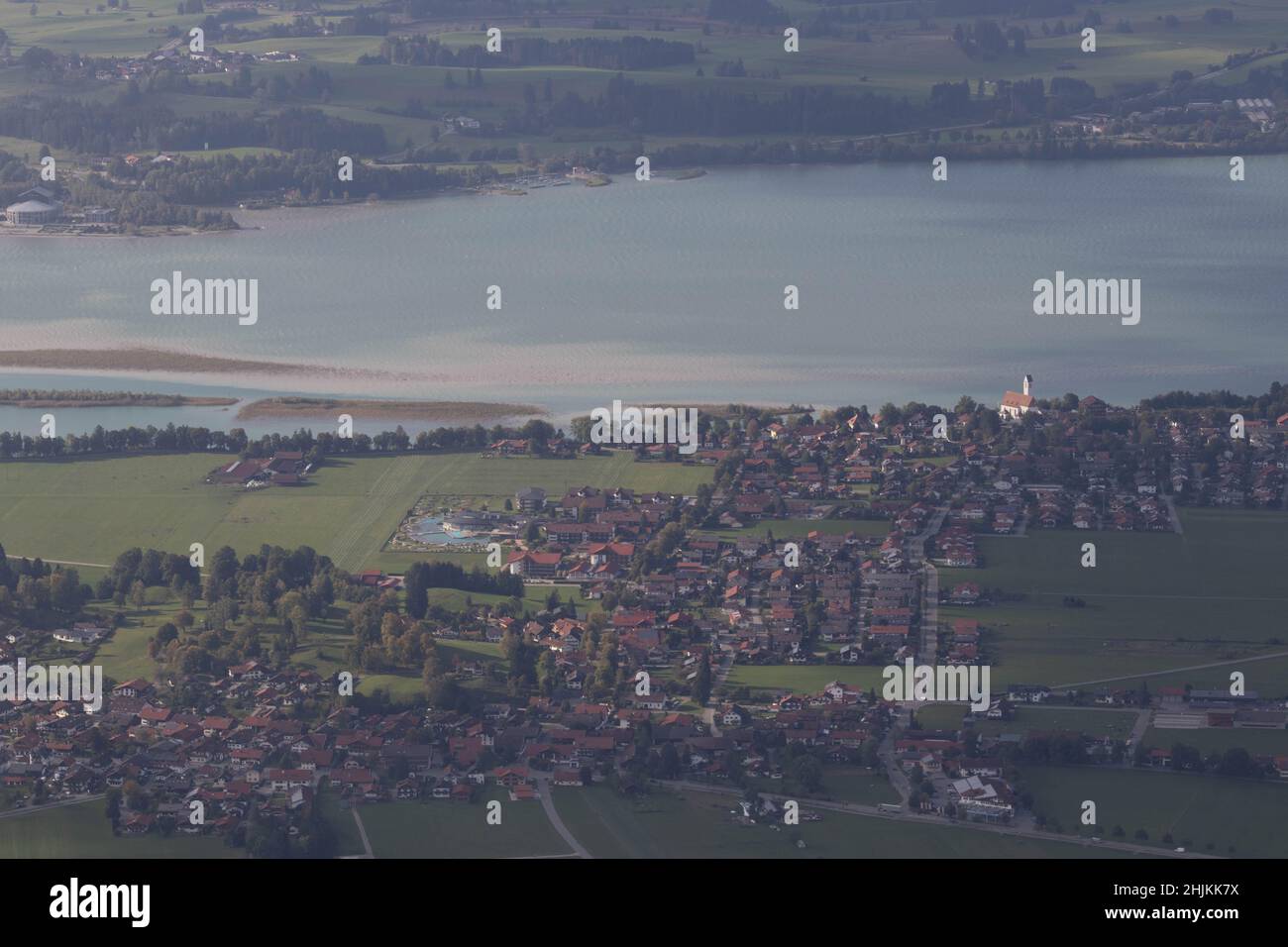 Blick auf den Forggensee und Schangau aus der Vogelperspektive vom Tegelberg Foto Stock