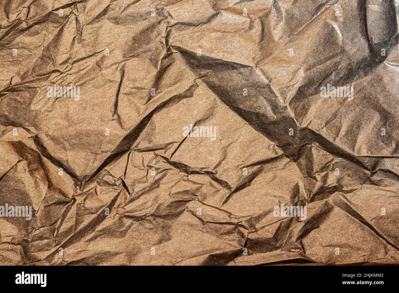 Carta stropicciata in bronzo primo piano. Sfondo, trama, spazio di copia Foto Stock