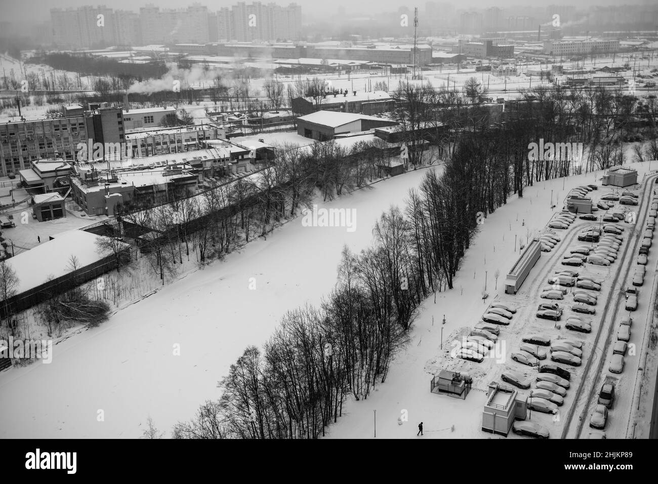 Vista industriale dall'alto in uno dei nuovi quartieri di San Pietroburgo. Russia. Foto in bianco e nero. Foto Stock