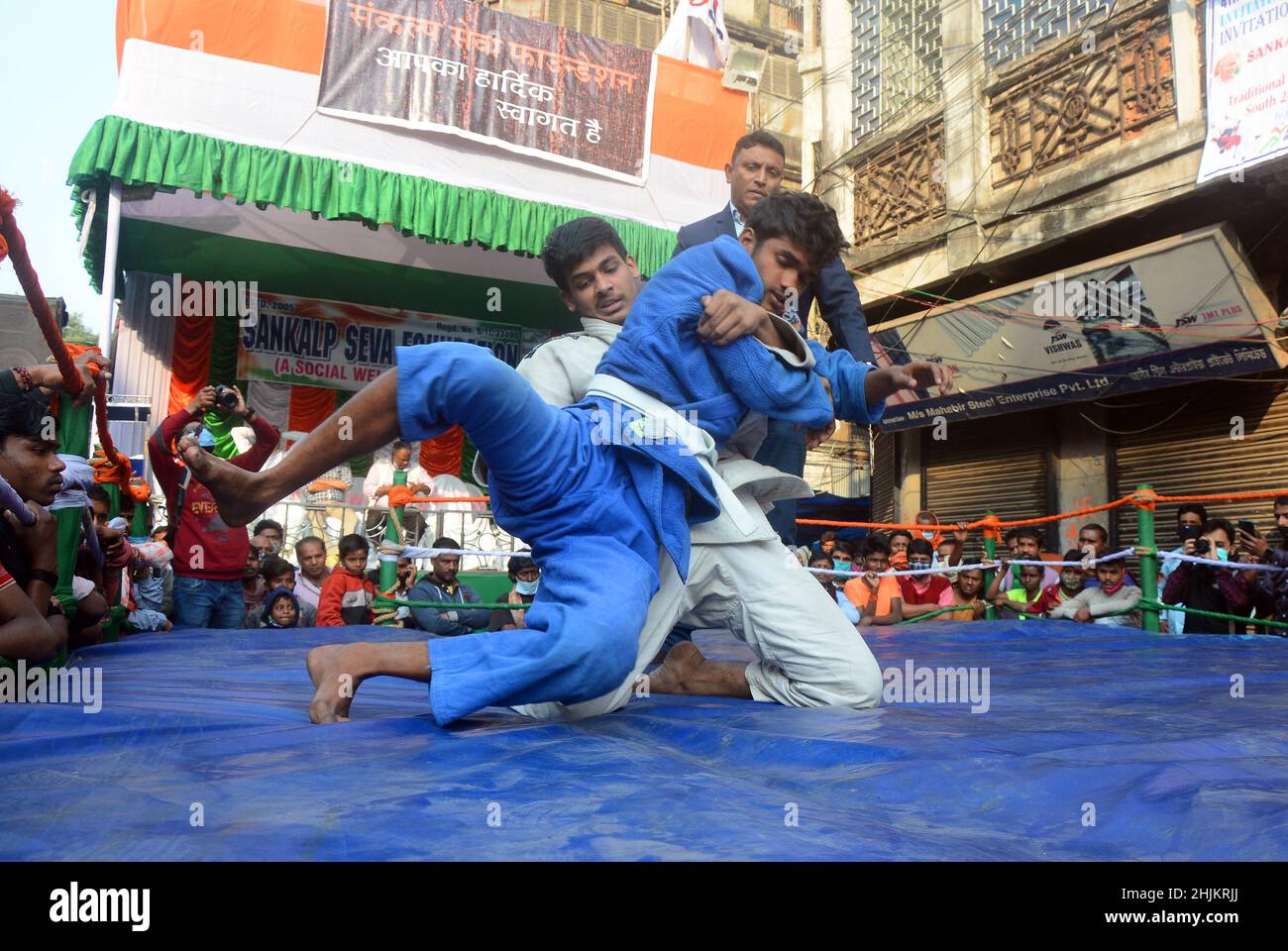 Kolkata, India. 30th Jan 2022. Nella memoria di Mahatma Gandhi è stato organizzato un campionato di wrestling maschile e femminile e 4th state Belt Wrestling. (Foto di Rahul Sadhukhan/Pacific Press/Sipa USA) Credit: Sipa USA/Alamy Live News Foto Stock