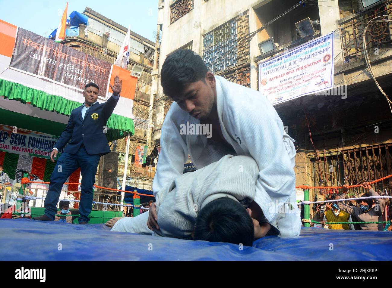 Kolkata, India. 30th Jan 2022. Nella memoria di Mahatma Gandhi è stato organizzato un campionato di wrestling maschile e femminile e 4th state Belt Wrestling. (Foto di Rahul Sadhukhan/Pacific Press/Sipa USA) Credit: Sipa USA/Alamy Live News Foto Stock