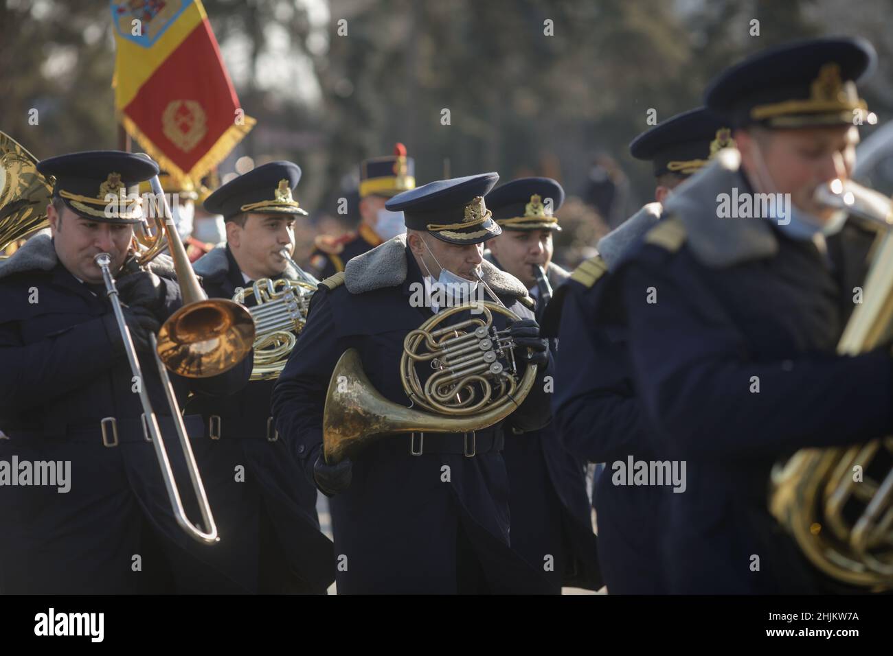 Bucarest, Romania - 24 gennaio 2022: Banda militare rumena che suona durante una cerimonia. Foto Stock