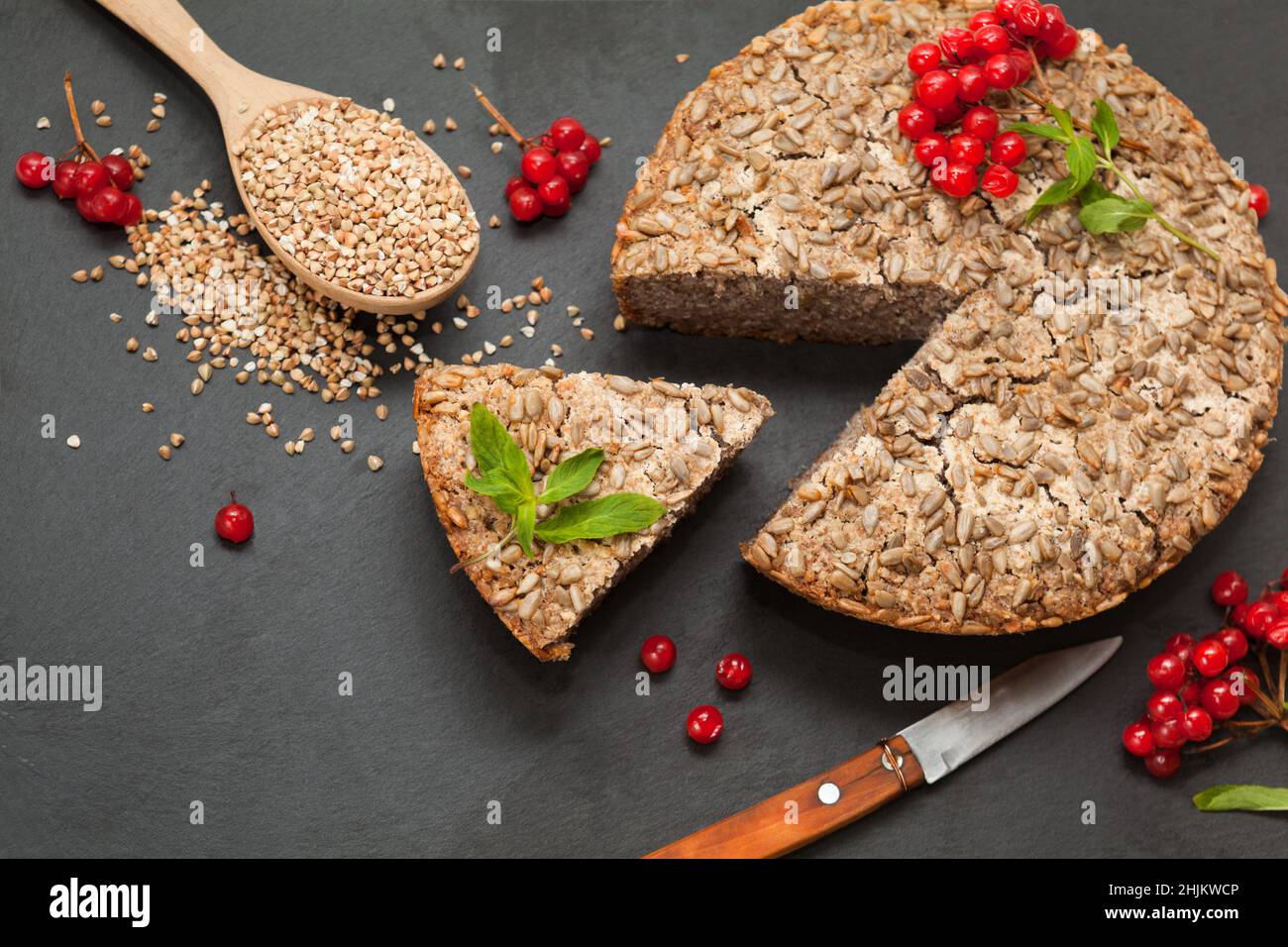 Pane di grano saraceno dietetico fatto in casa da vicino vista prospettica Foto Stock