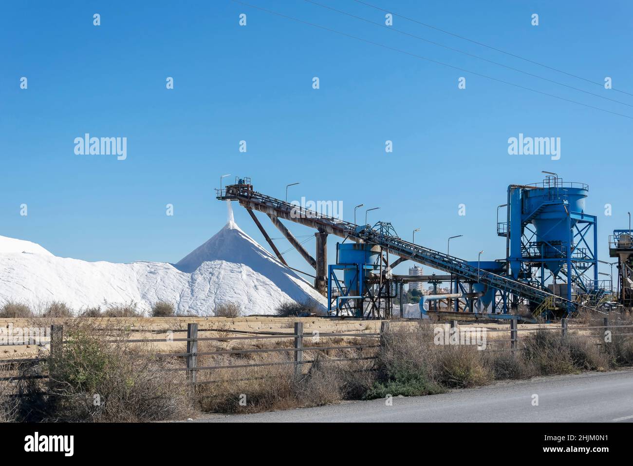 Il sale di mare la produzione e lo stoccaggio Foto Stock