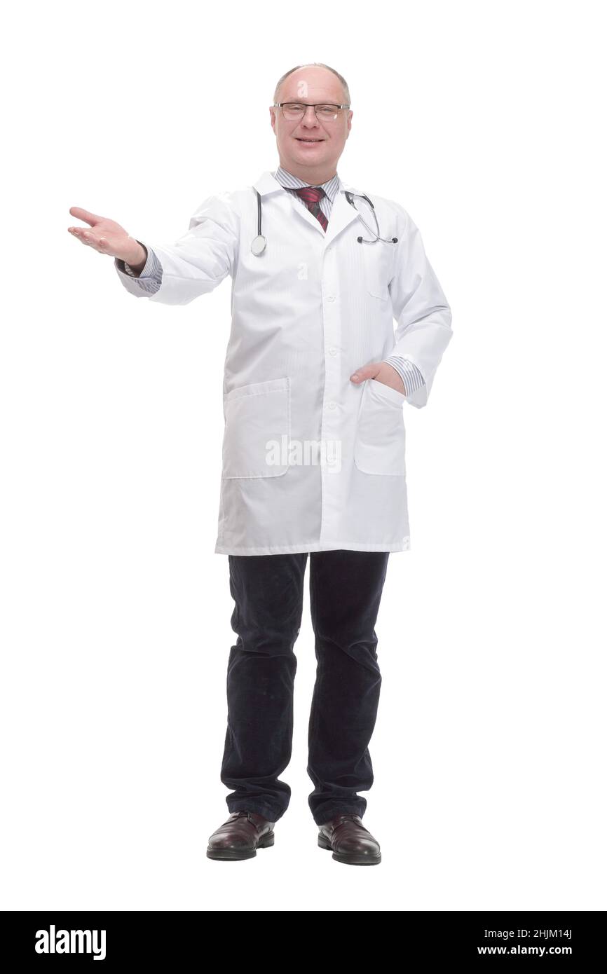 medico maturo qualificato in un cappotto bianco . Foto Stock