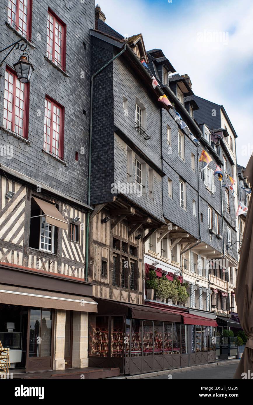 Architettura della città di Honfleur in Normandia, Francia Foto Stock