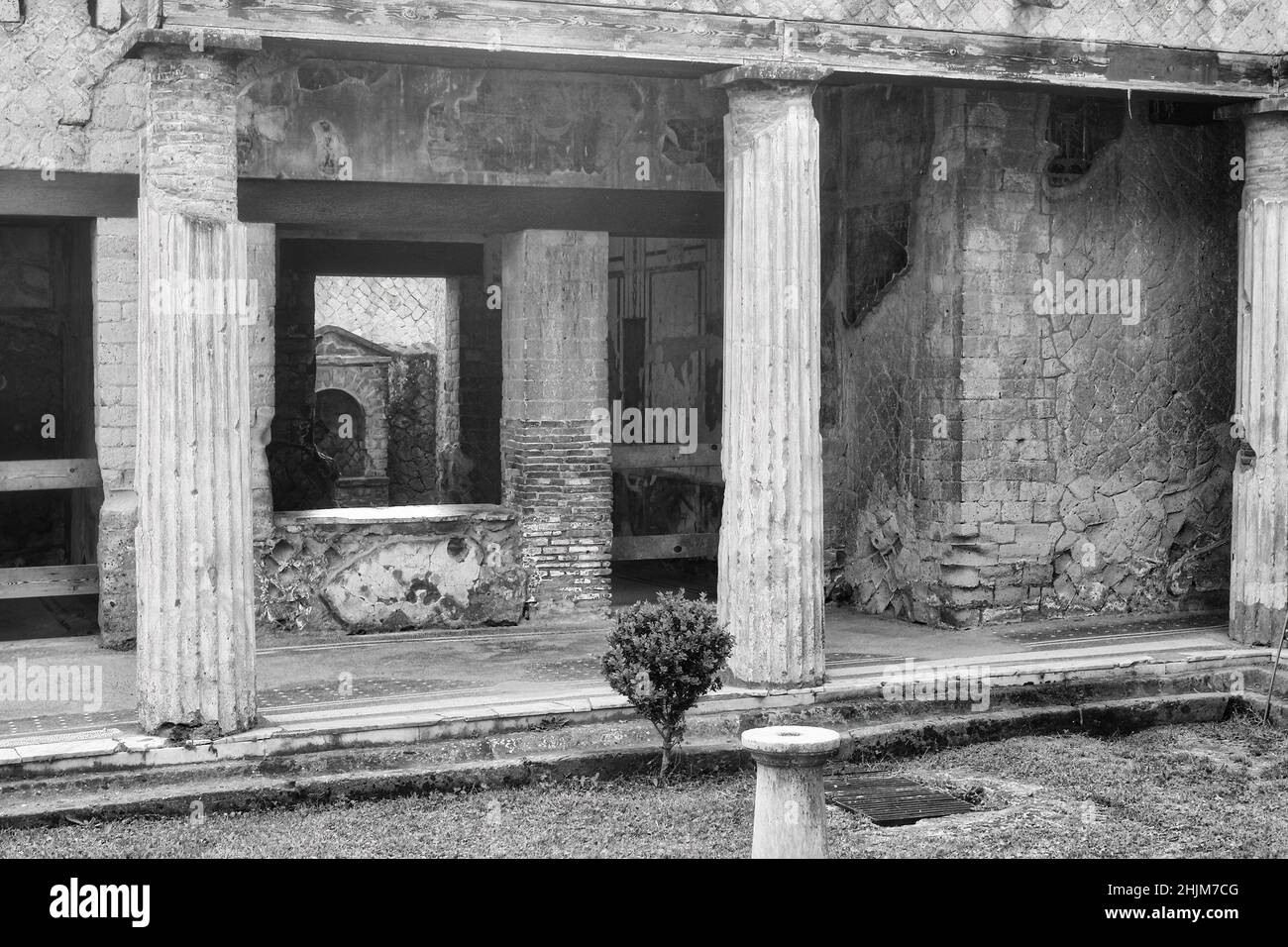 Strade e case dell'antica città romana di Ercolano distrutte dall'eruzione del Vesuvio nel 79AD. Patrimonio dell'umanità dell'UNESCO Foto Stock