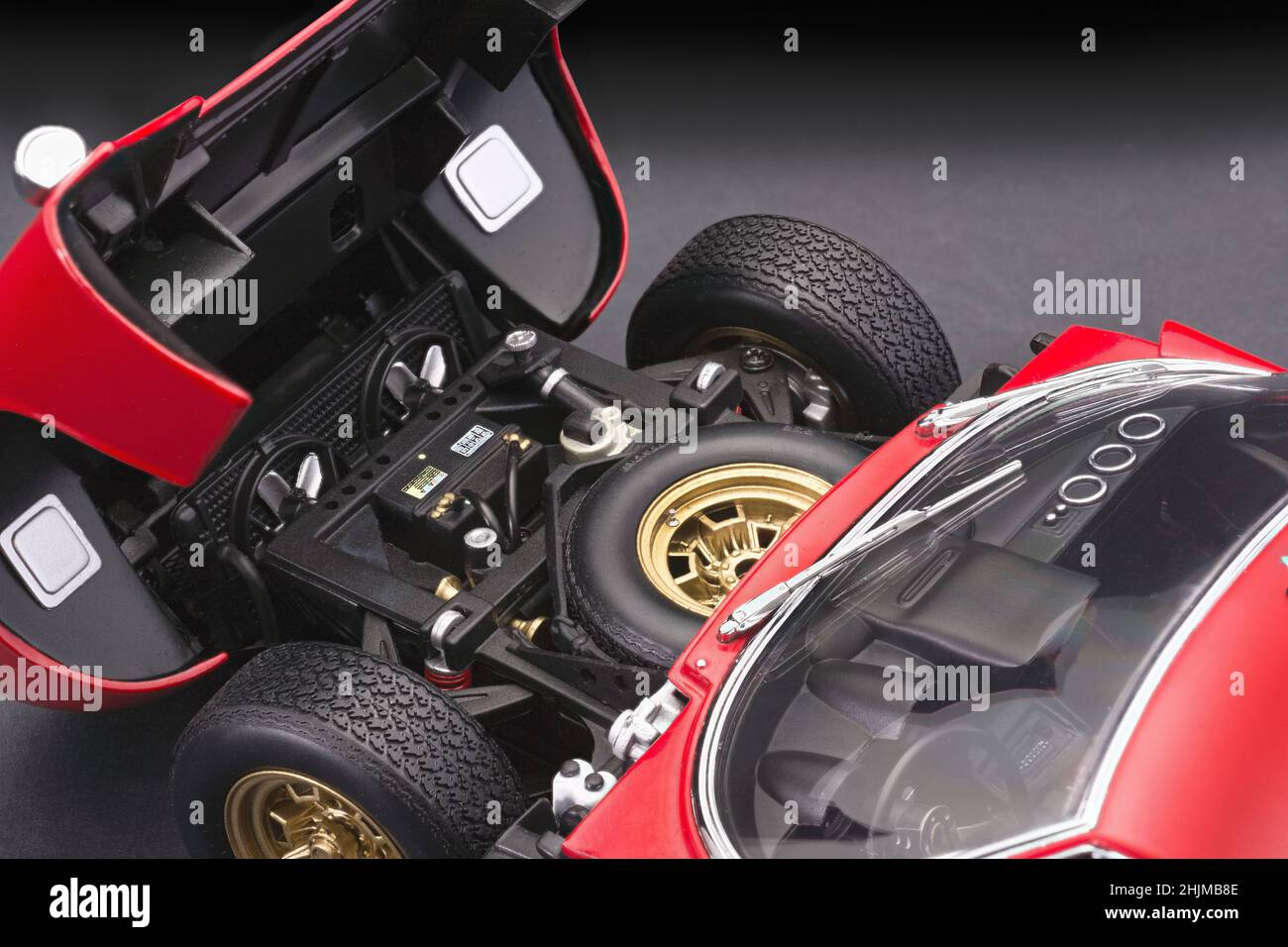 Modello pressofuso scala 1/18 Lamborghini Miura Italian Supercar, cofano anteriore aperto. Foto Stock