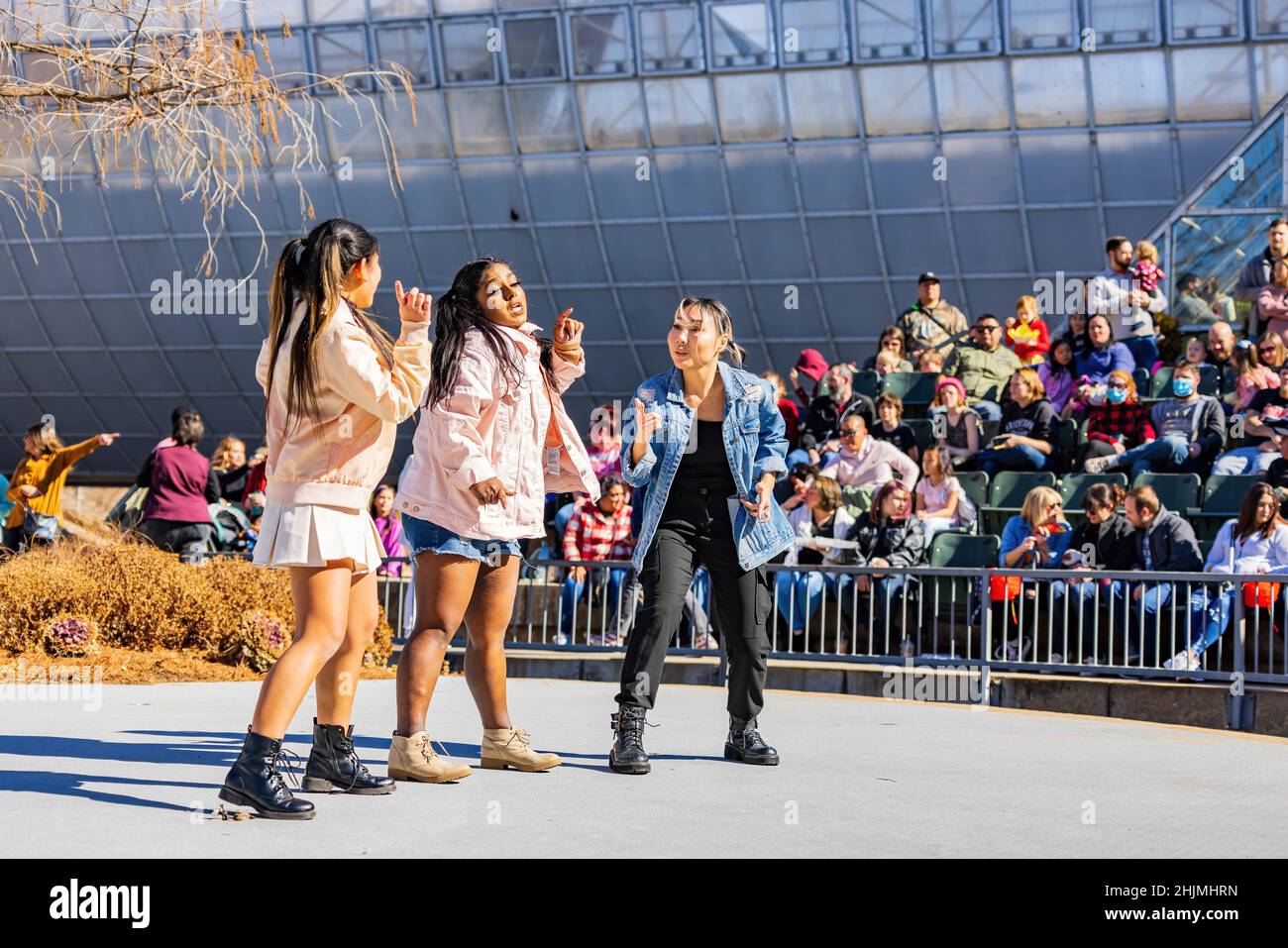 Oklahoma, JAN 29 2022 - Sunny view of the K-POP girl group performance in Lunar New Year Festival Foto Stock