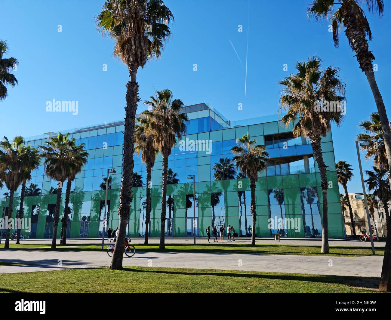 Sede del Desigual, spiaggia di Barceloneta, Passeig del Mare Nostrum,  Barcellona, Catalogna, Spagna Foto stock - Alamy