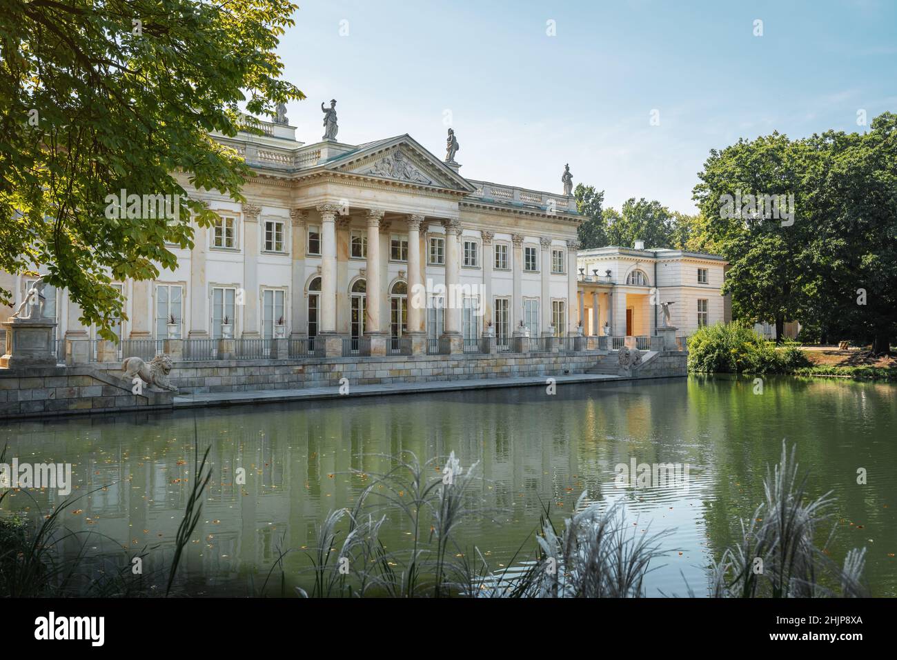 Palazzo Lazienki sull'isola al Parco Lazienki - Varsavia, Polonia Foto Stock