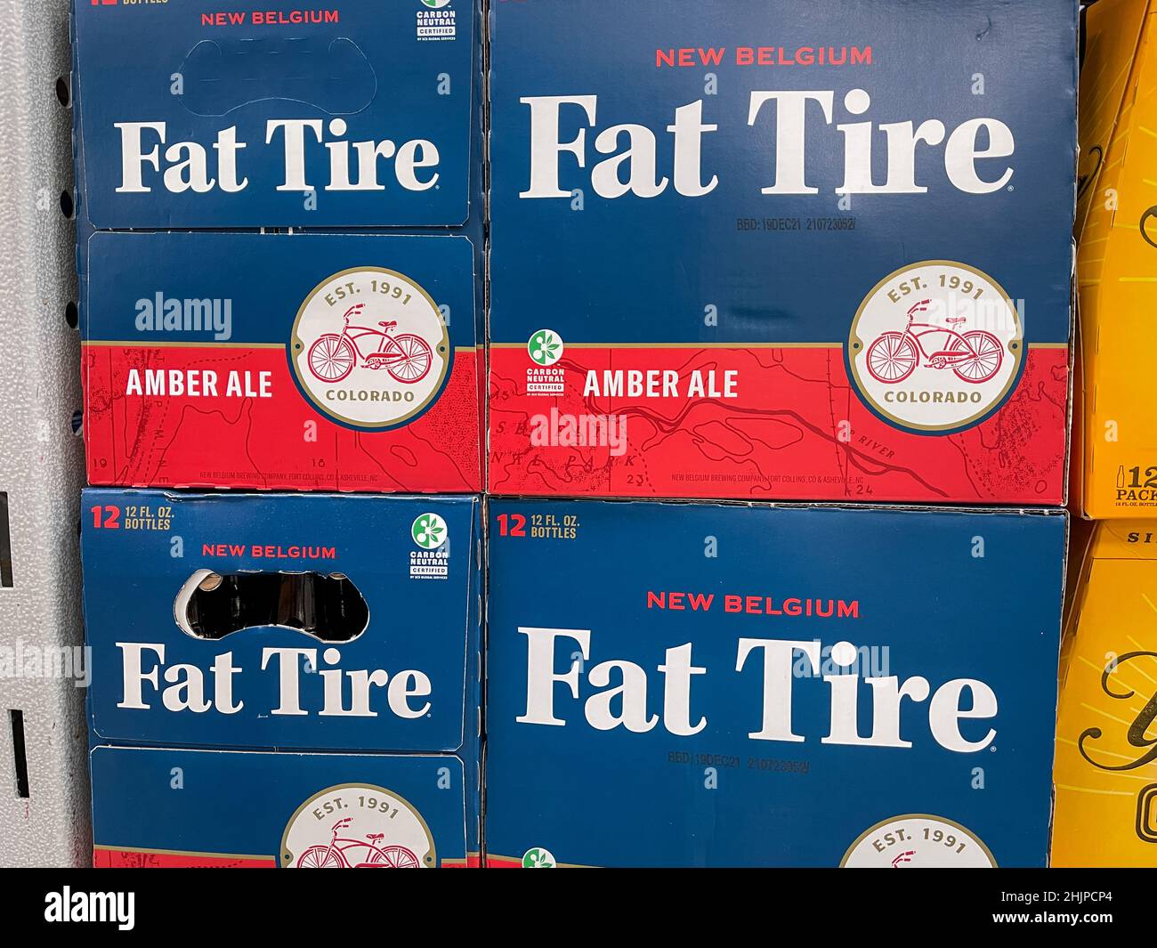 Orlando, FL USA - 10 settembre 2021: Casi di birra Fat Tire Amber Ale presso un negozio di alimentari Sam's Club. Foto Stock