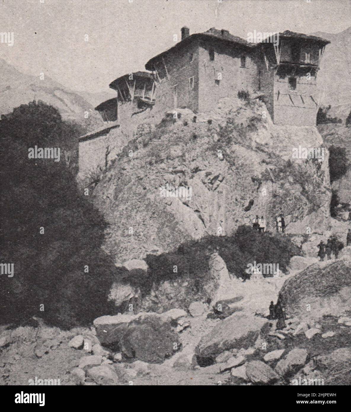 Casa di campagna costruita per la difesa. Albania (1923) Foto Stock