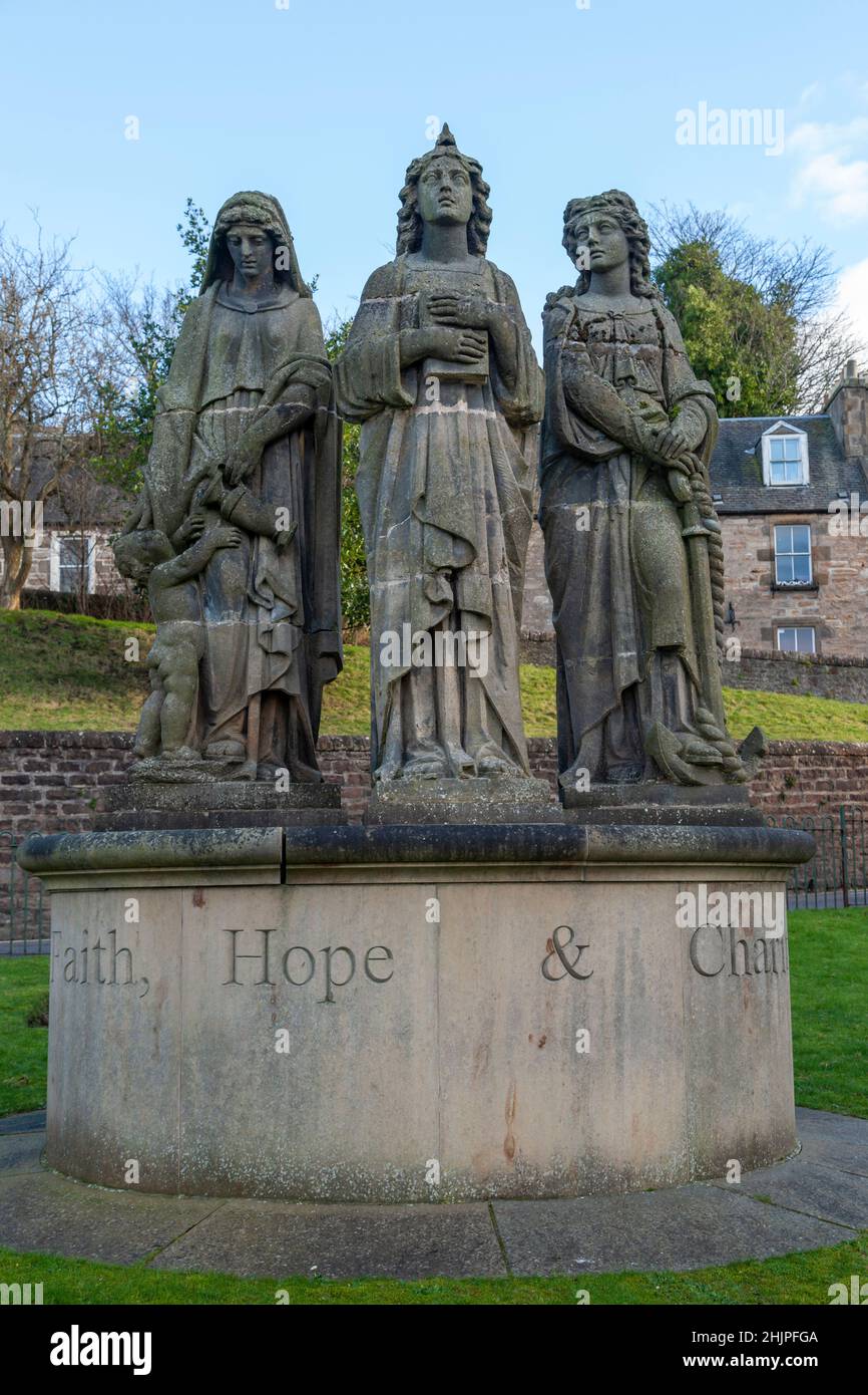 Le statue di fede, speranza e Carità a Inverness, Scozia Foto Stock