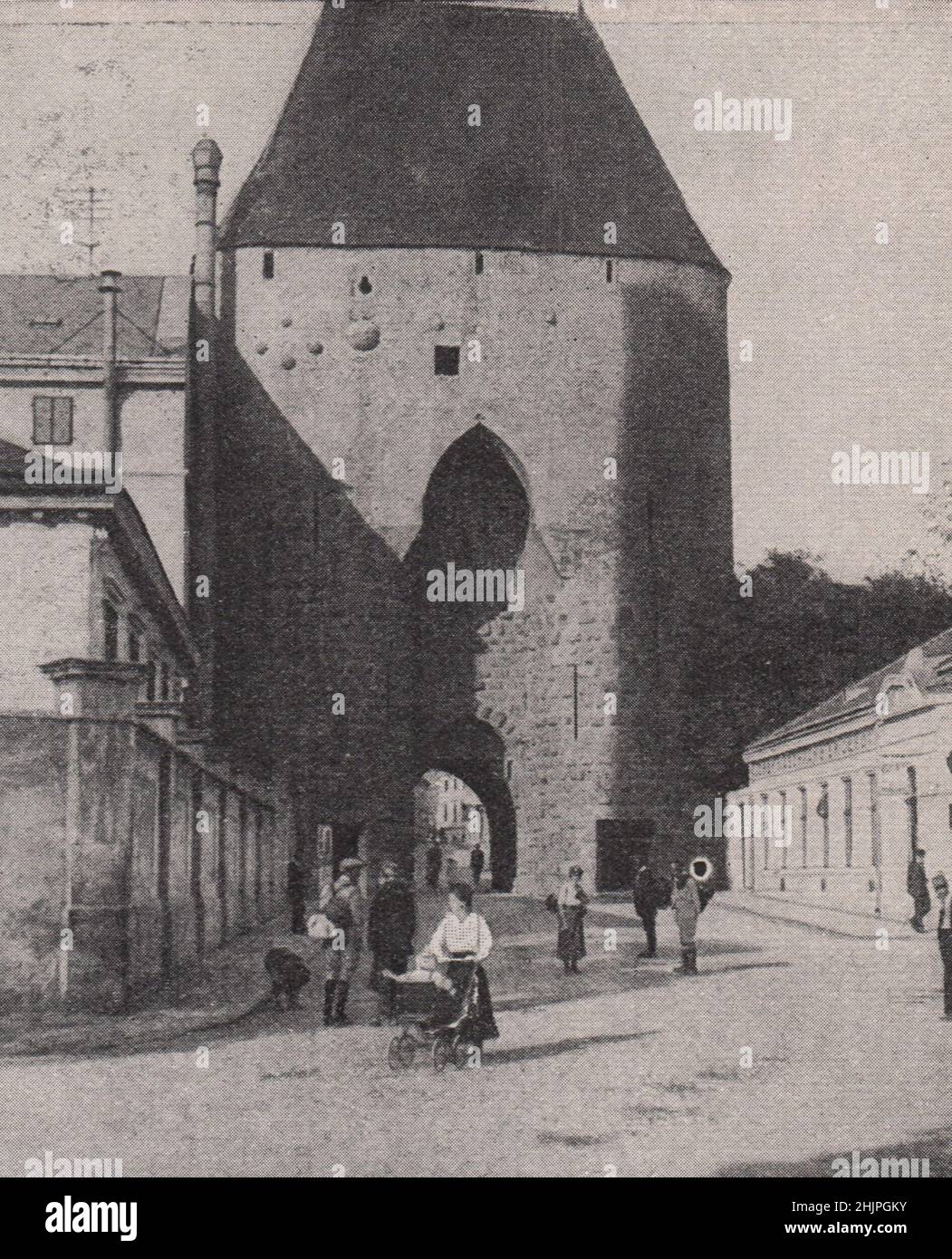 Porta cittadina della storica Hainburg. Austria (1923) Foto Stock