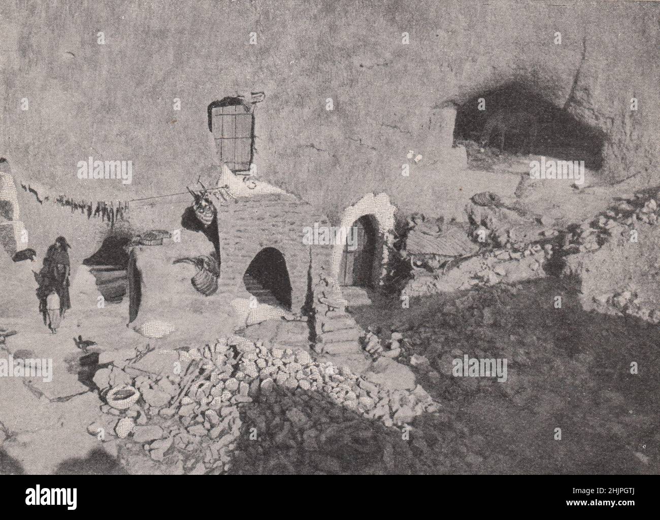 Case sotterranee di un'antica razza nordafricana. Stati di Barbary (1923) Foto Stock
