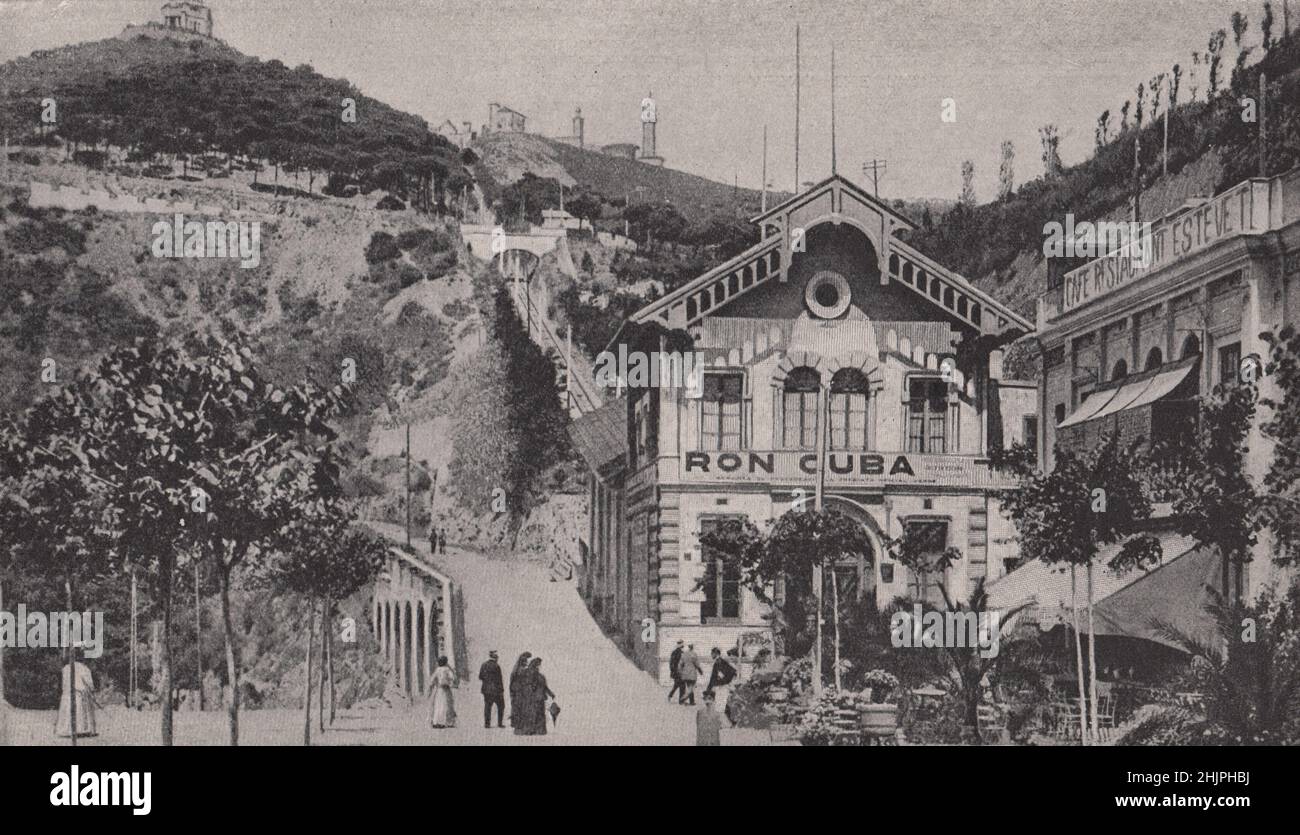 Pendii boschivi di tibidabo, la collina di Barcellona con viste meravigliose. Spagna (1923) Foto Stock