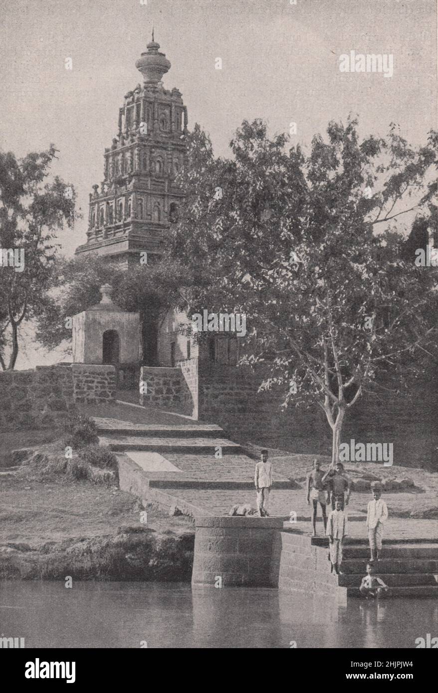 Remoto Maratha santuario degli dei Indù. India. Bombay e Gujarat (1923) Foto Stock