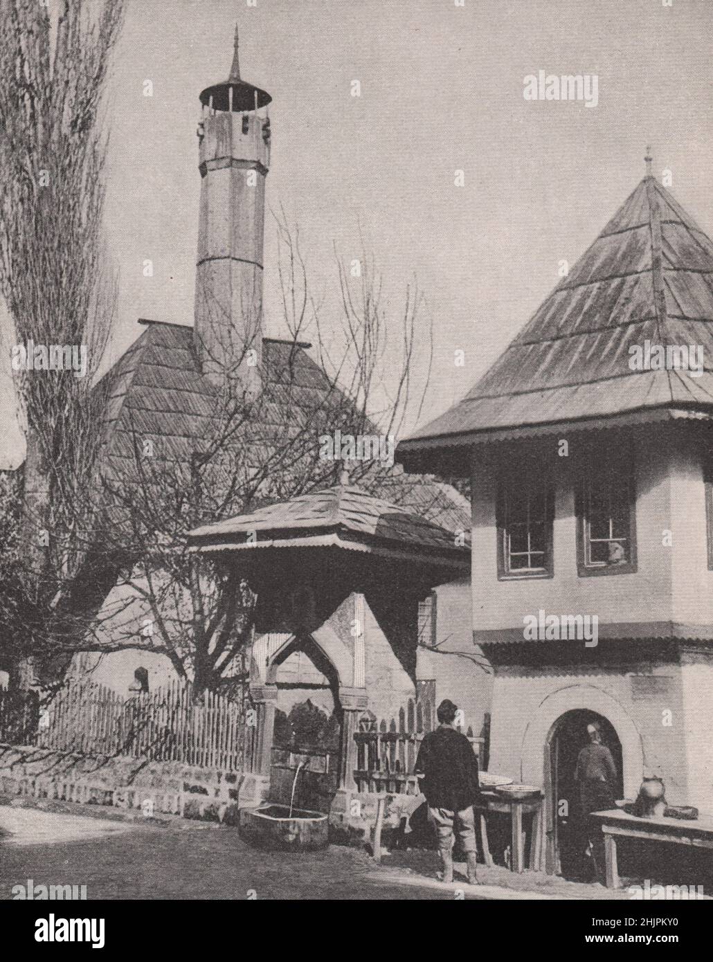 Moschea e fontana, resti dell'autorità musulmana. Bosnia Erzegovina. Bosnia & Herzegovina (1923) Foto Stock