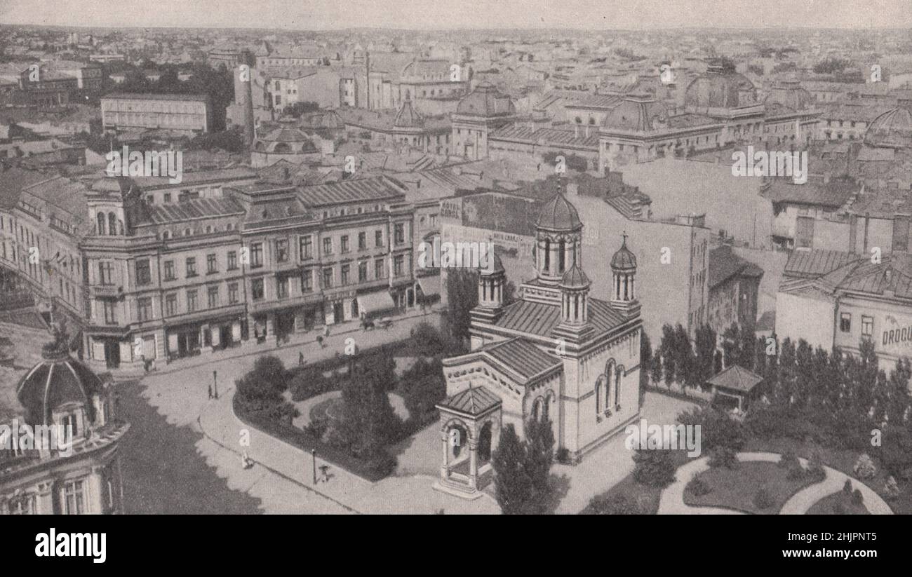 Vasta indagine della metropoli rumena dalla cupola di Lofty della banca di deposito. Romania. Bucarest (1923) Foto Stock
