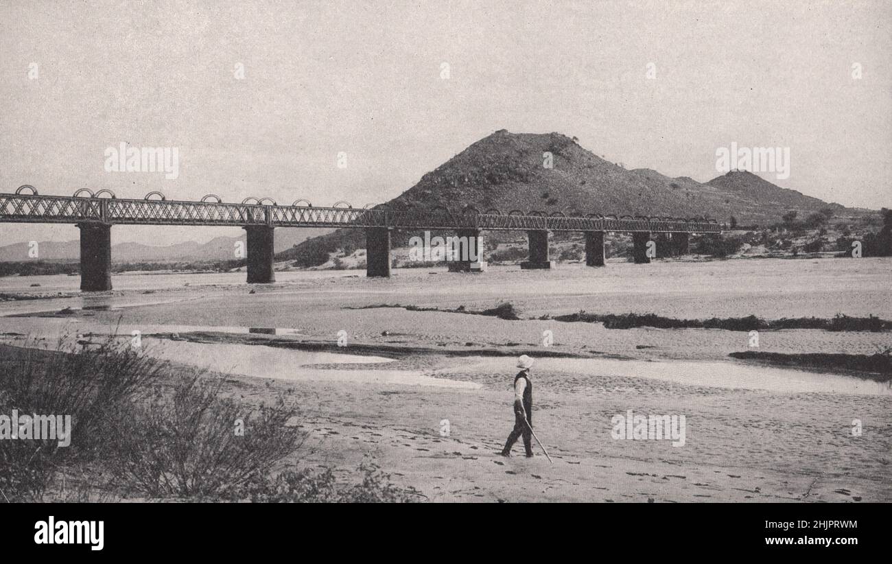 Ponte di norval sul confine tra la colonia di capo e lo stato libero d'arancia. Sudafrica. Capo di buona speranza (1923) Foto Stock