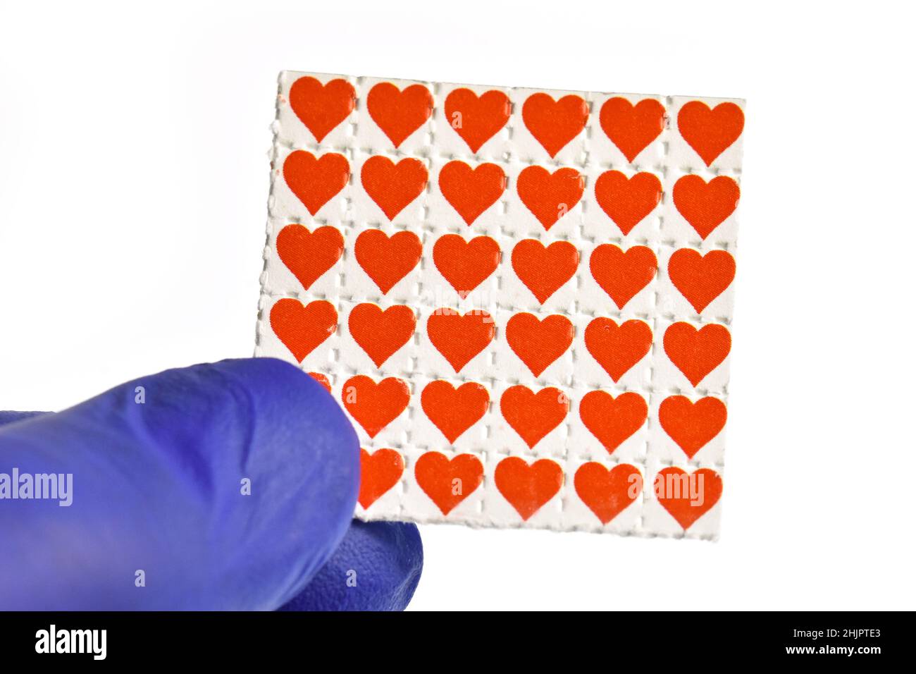 Amore cuori viaggi acido, carta blotting impregnata con il farmaco L.S.D.- acido lisergico dietilamide. Foto Stock