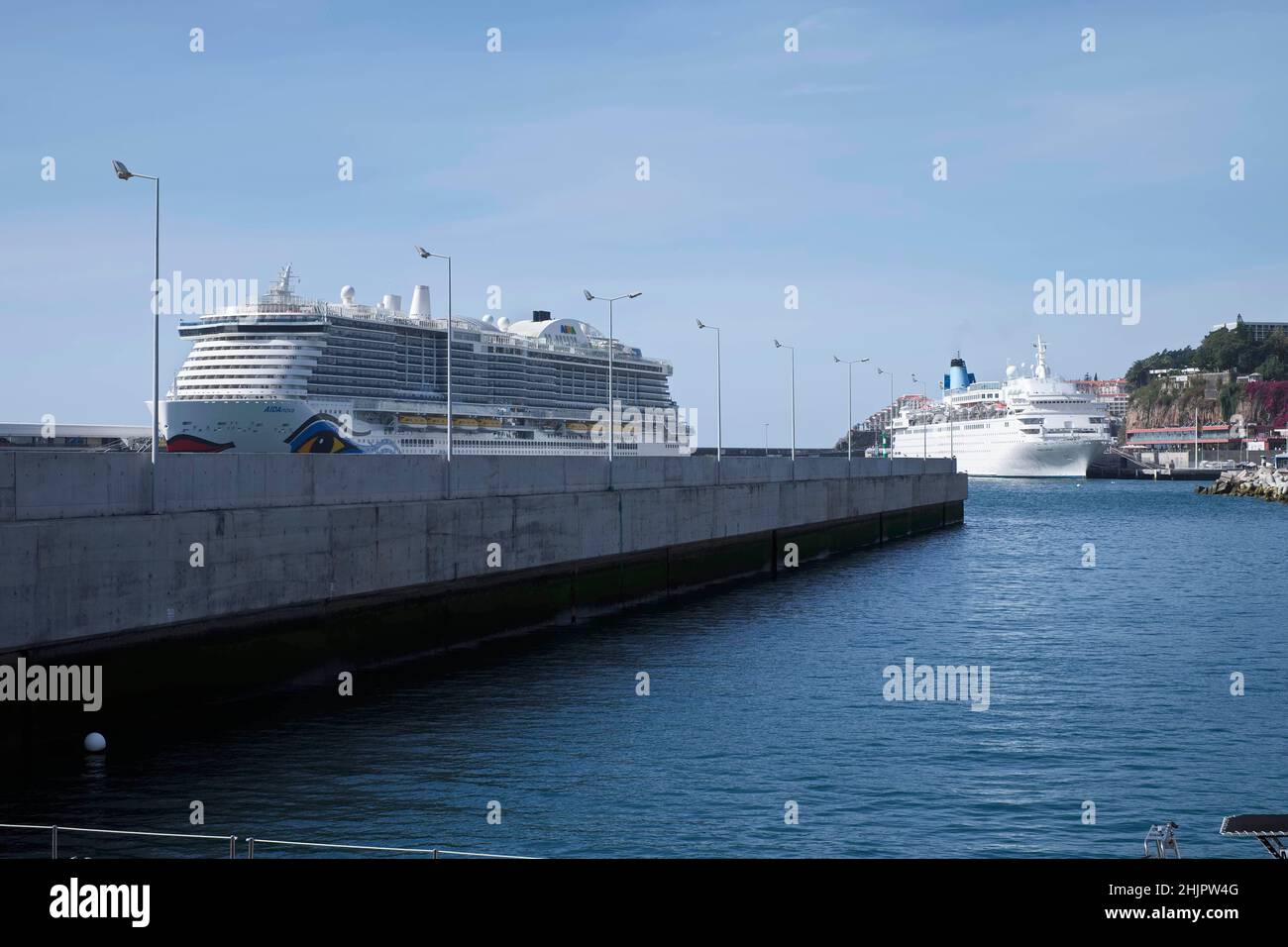 Navi da crociera nel porto di Funchal, Madeira Foto Stock