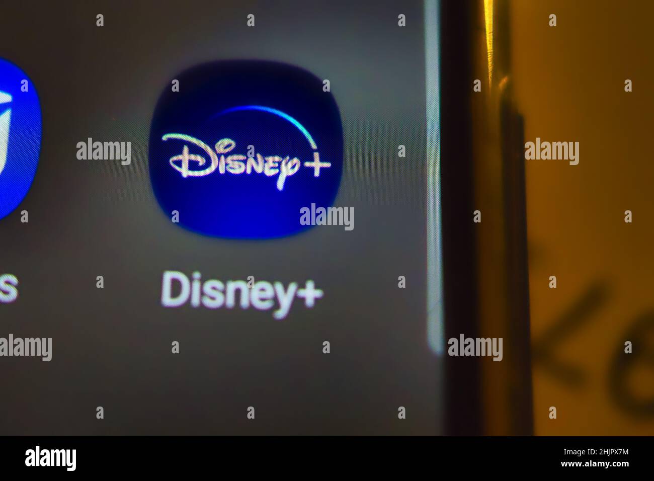 Icona dell'app per smartphone Disney Plus per immagini editoriali con simboli Foto Stock