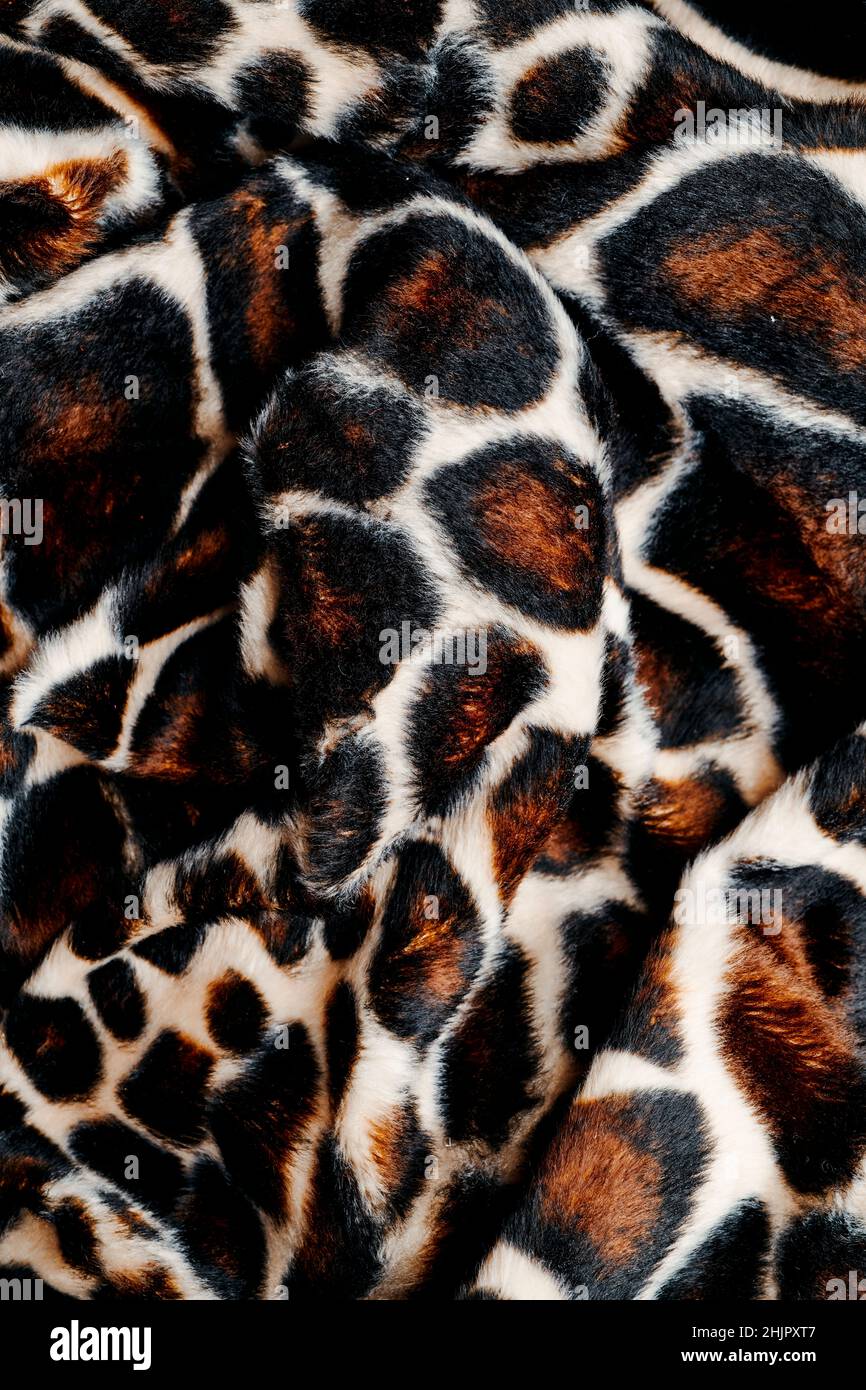 primo piano di un tessuto di stampa animale drappeggiato da utilizzare come sfondo Foto Stock