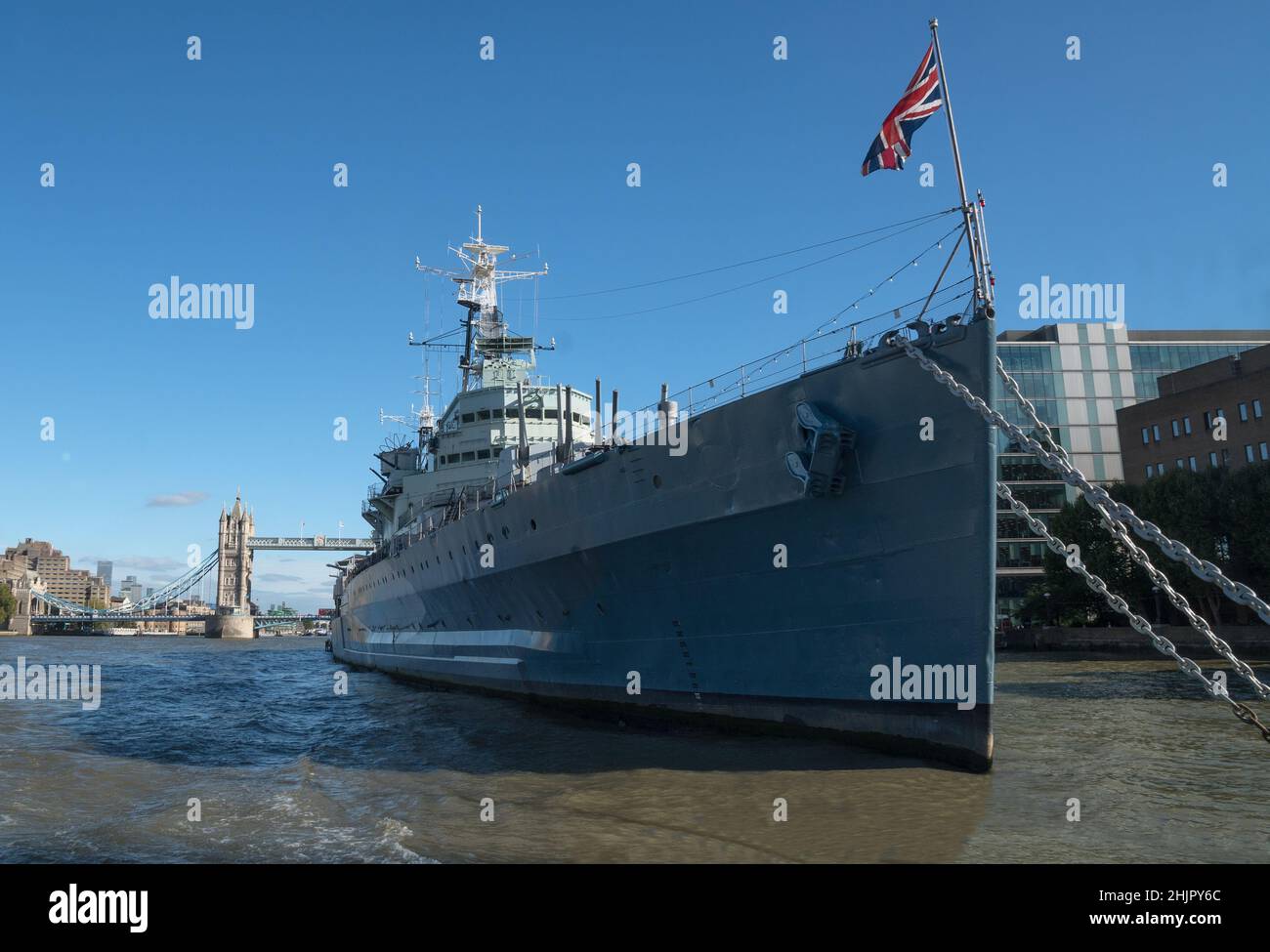 L'HMS Belfast ormeggiato vicino al Tower Bridge sul Tamigi, Londra Foto Stock