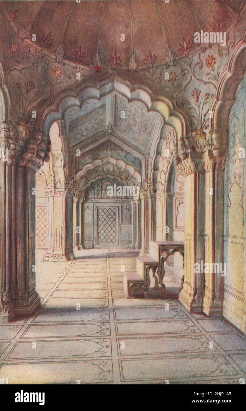 Di fronte alle Terme reali si trova la Moti Masjid, o Moschea delle Perle, costruita nel 1659 d.C. da Aurungzebe, il grande imperatore Mogul. India. Delhi (1923) Foto Stock