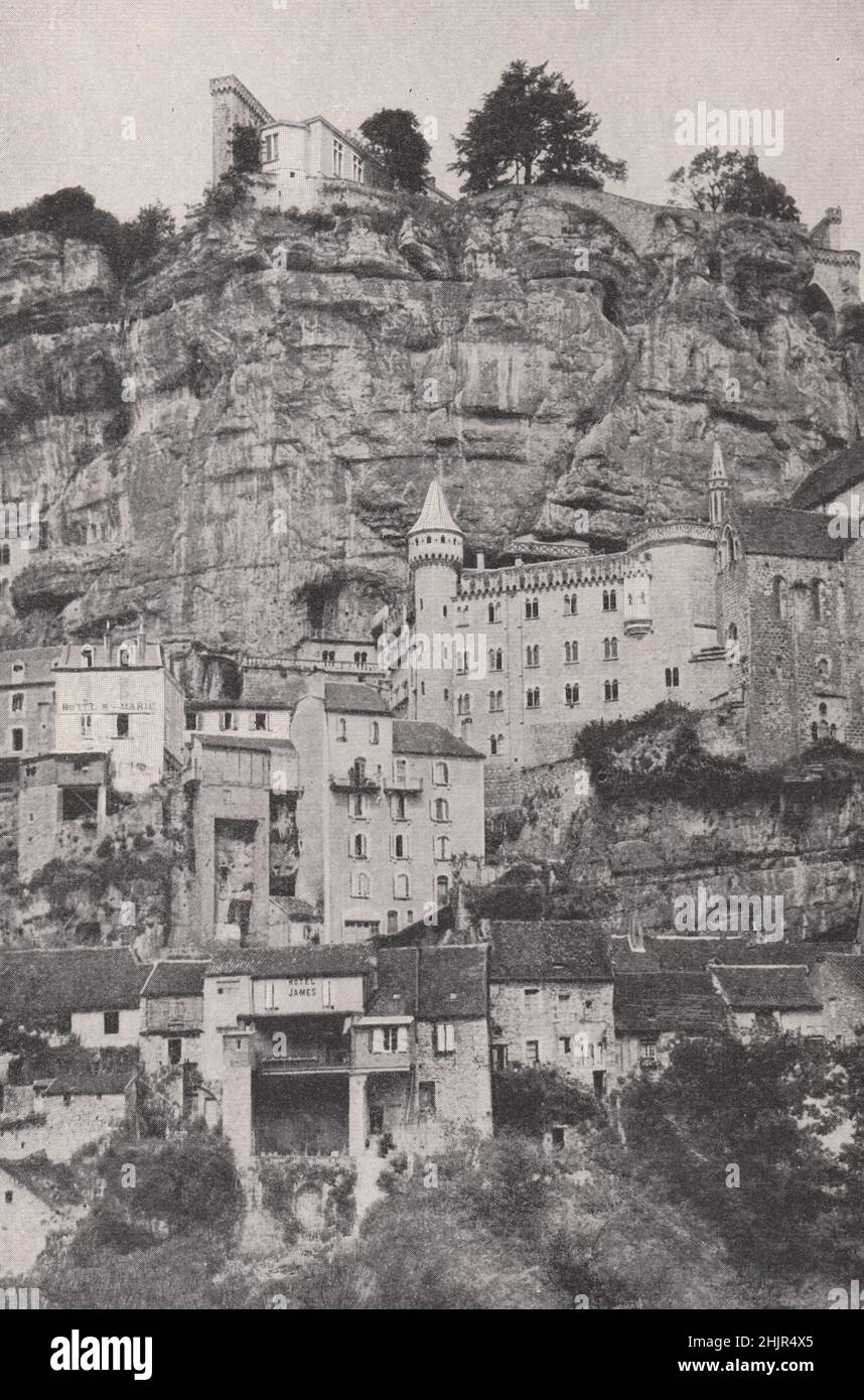 Una delle più antiche località di pellegrinaggio della Francia (1923) Foto Stock