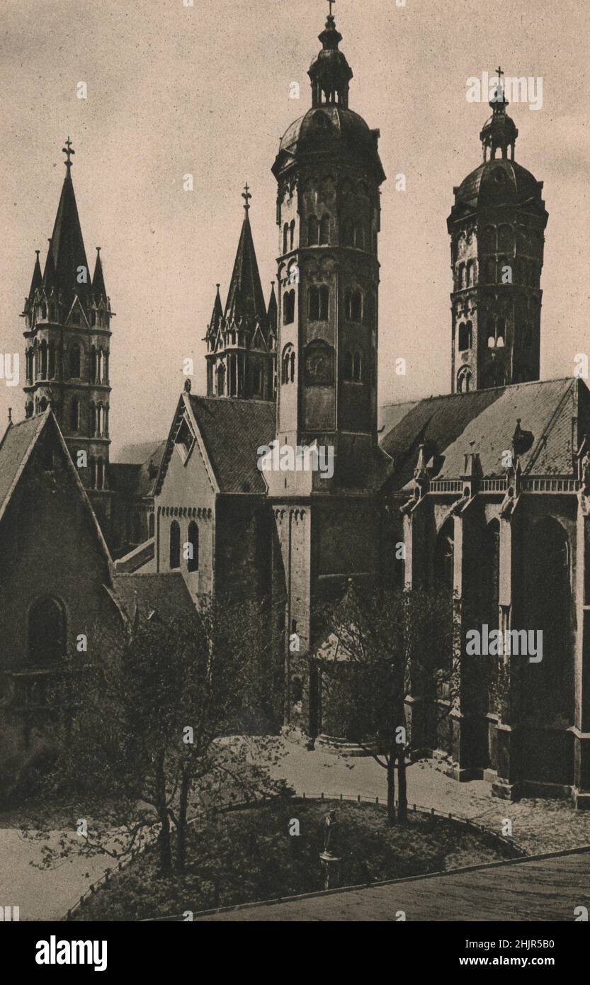 GERMANIA SETTENTRIONALE. Un'interessante caratteristica medievale di Naumburg in Prussia è la cattedrale romanica-gotica con quattro graziose torri. Germania (1923) Foto Stock