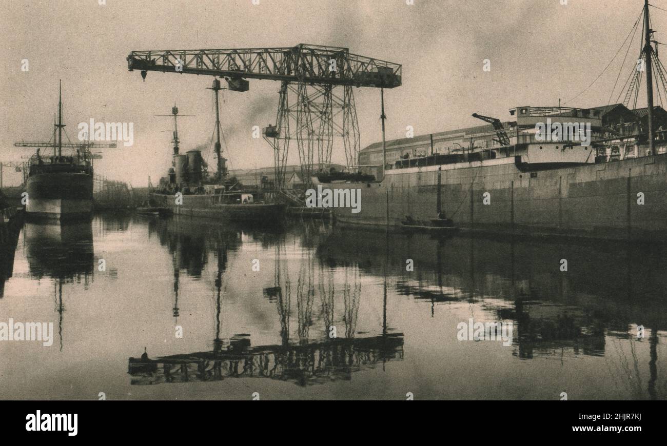 Flushing, il luogo di nascita del famoso eroe navale olandese Admiral de Ruyter, è un popolare resort estivo. Paesi Bassi. Olanda (1923) Foto Stock