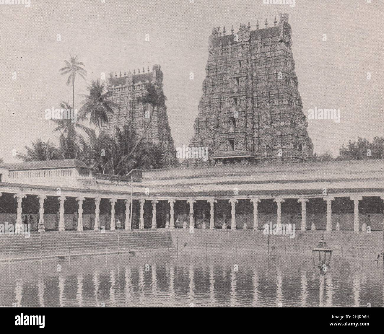 "Vasca dei gigli d'oro" nel grande tempio di Madura. India Meridionale (1923) Foto Stock