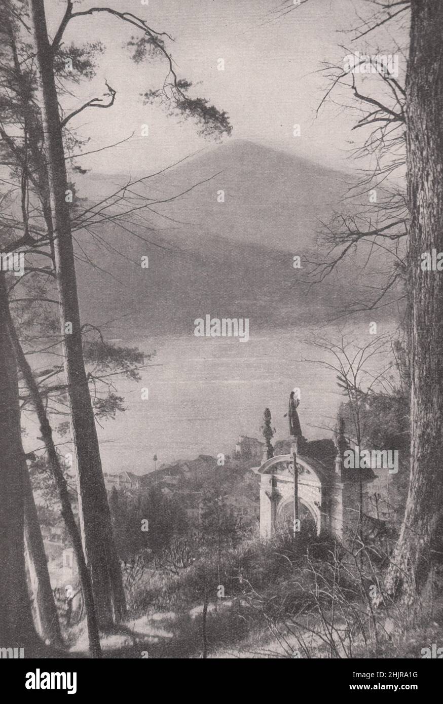 Cappella di San Francesco d'Assisi alta sopra il lago d'Orta. Italia (1923) Foto Stock