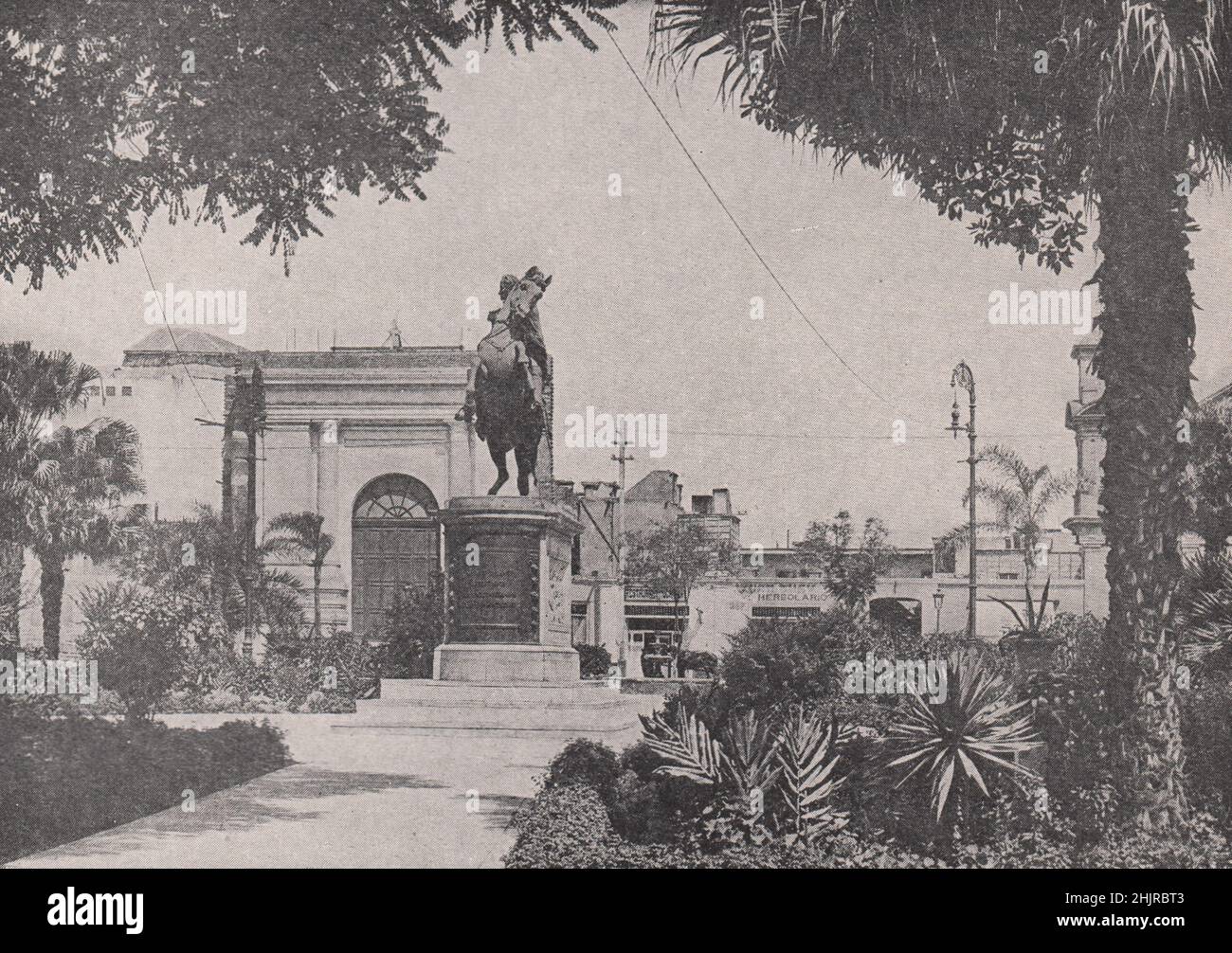 Statua equestre di Bolivar nella piazza chiamata dopo di lui. Perù. Lima (1923) Foto Stock