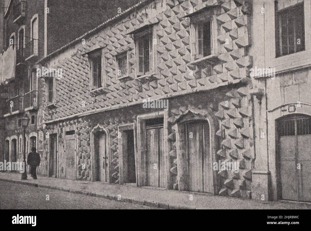 Casa Dos Bicos, che mostra le pietre appuntite della sua facciata. Portogallo. Lisbona (1923) Foto Stock