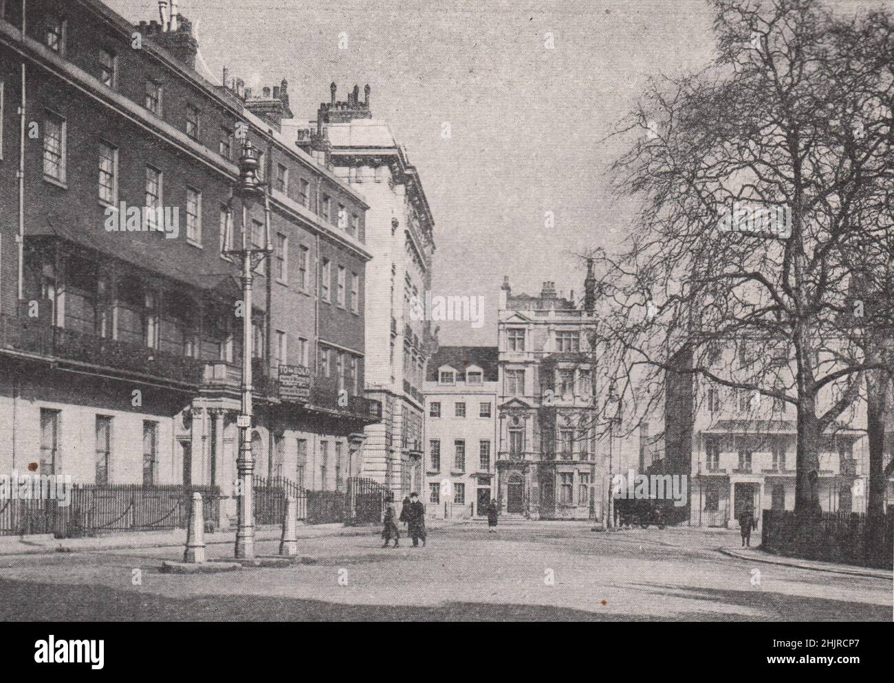 Berkeley Square che ha ospitato molti uomini famosi. Londra (1923) Foto Stock