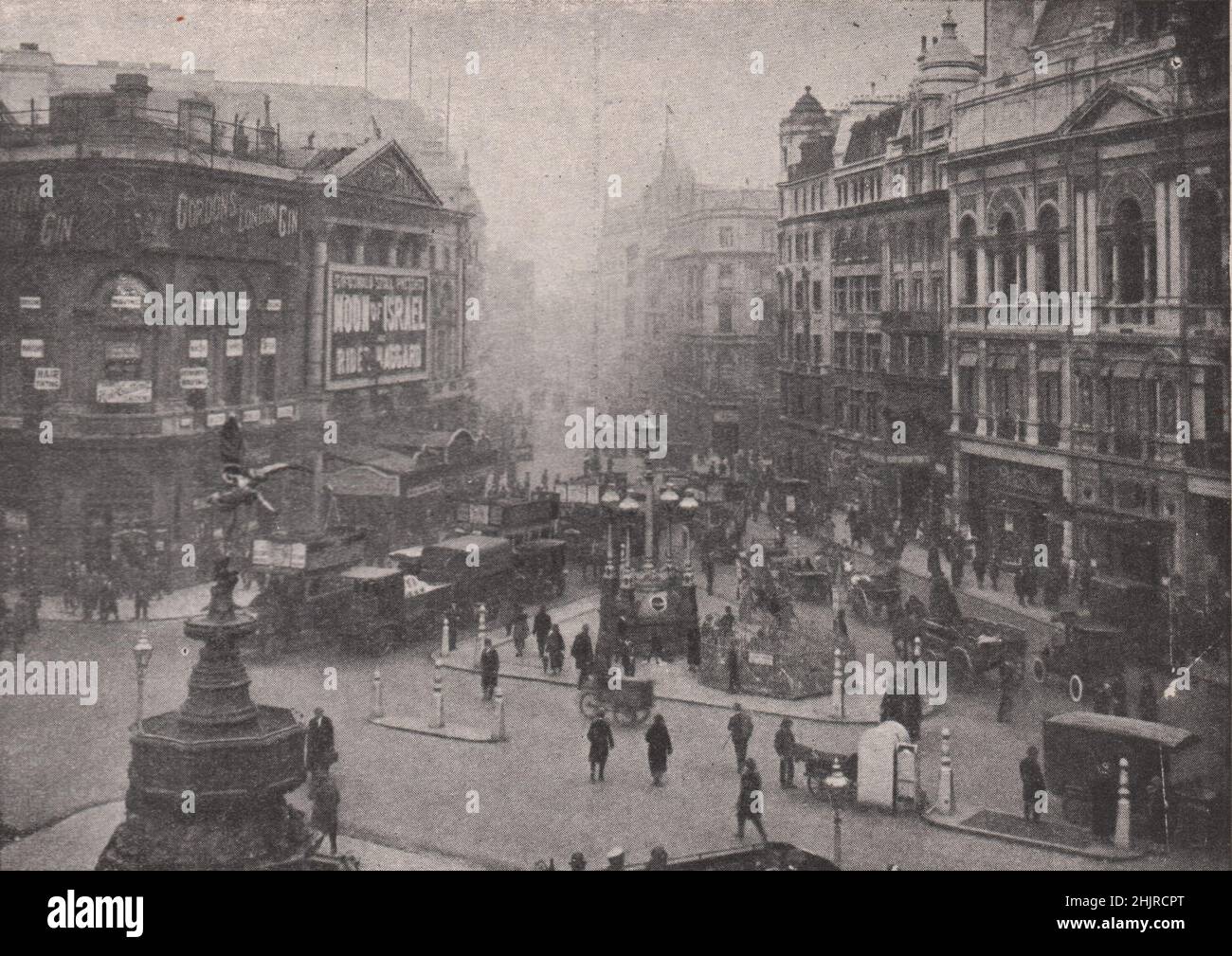 Piccadilly Circus, cuore del West End, e le sue arterie di traffico. Londra (1923) Foto Stock