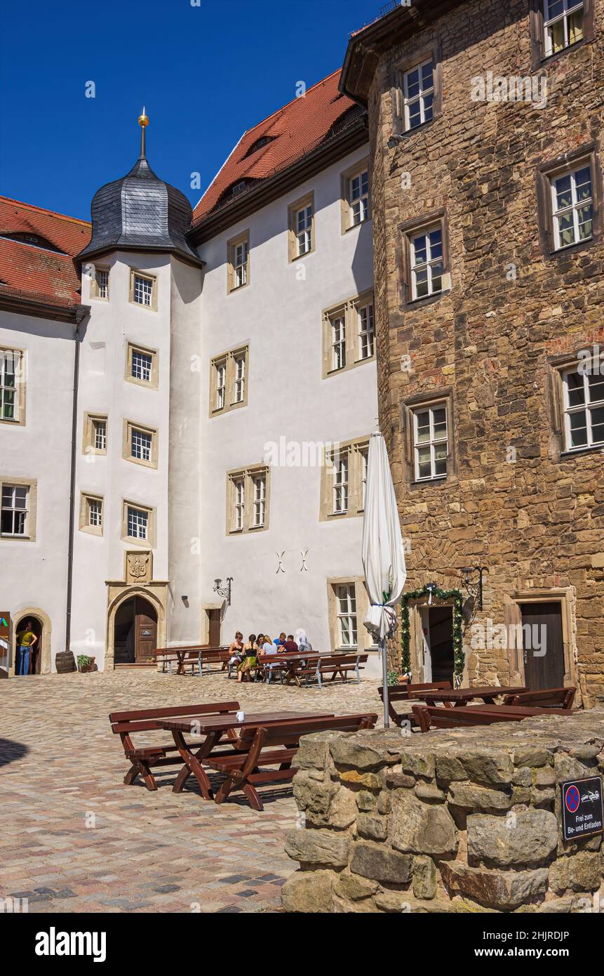 An der Schmücke, Heldrungen, Turingia, Germania: Nel cortile di Heldrungen Manor e Fortezza, un castello fossato risalente al 13th secolo. Foto Stock