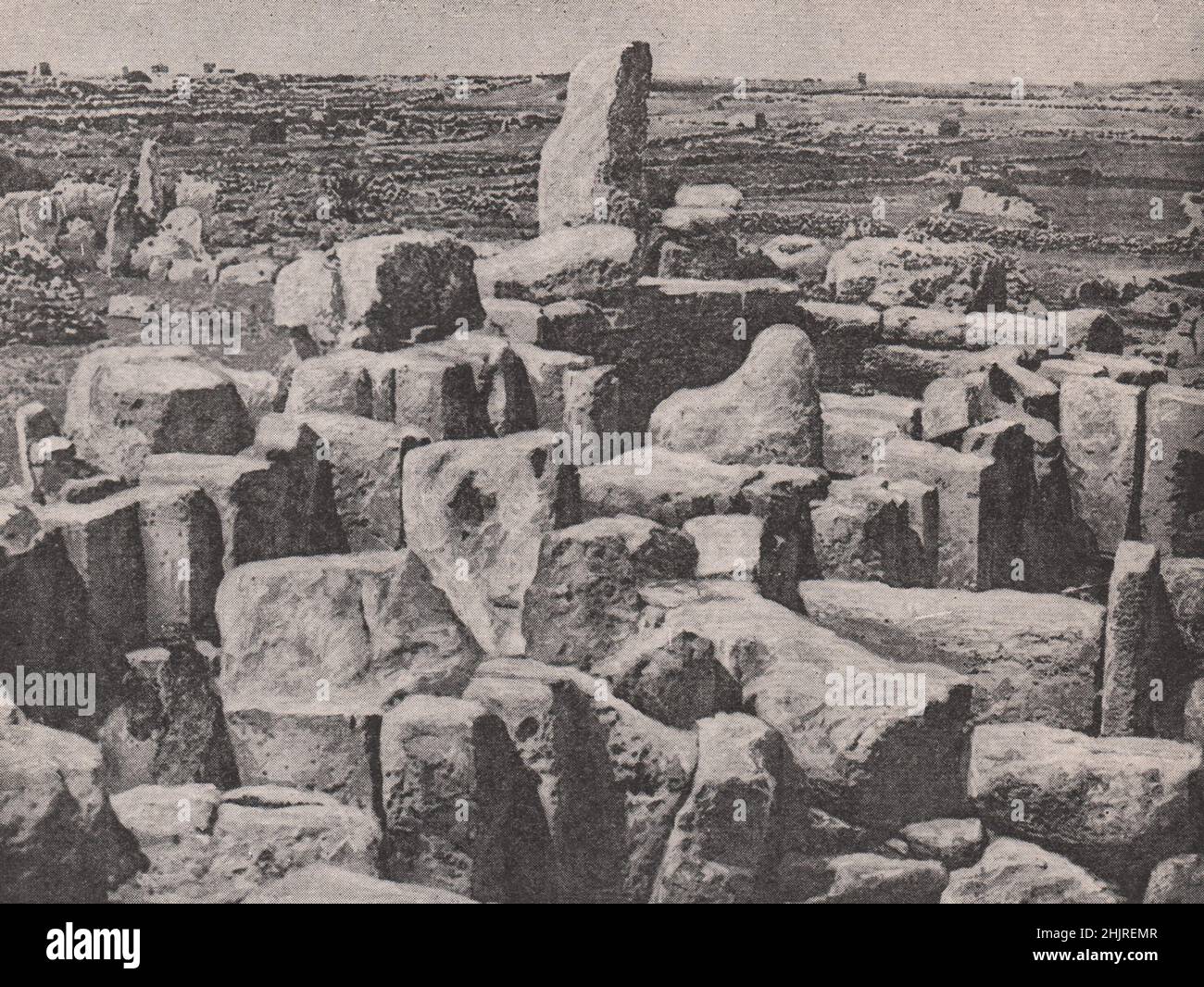 Rovine di un santuario preistorico scoperto a Tarxien. Malta (1923) Foto Stock