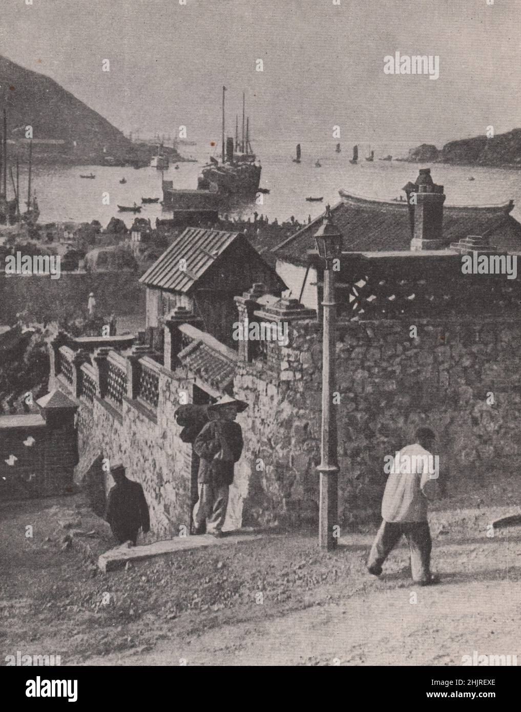 Affacciato sui Docks di Dairen, Premier porto di Manciuria. Cina (1923) Foto Stock