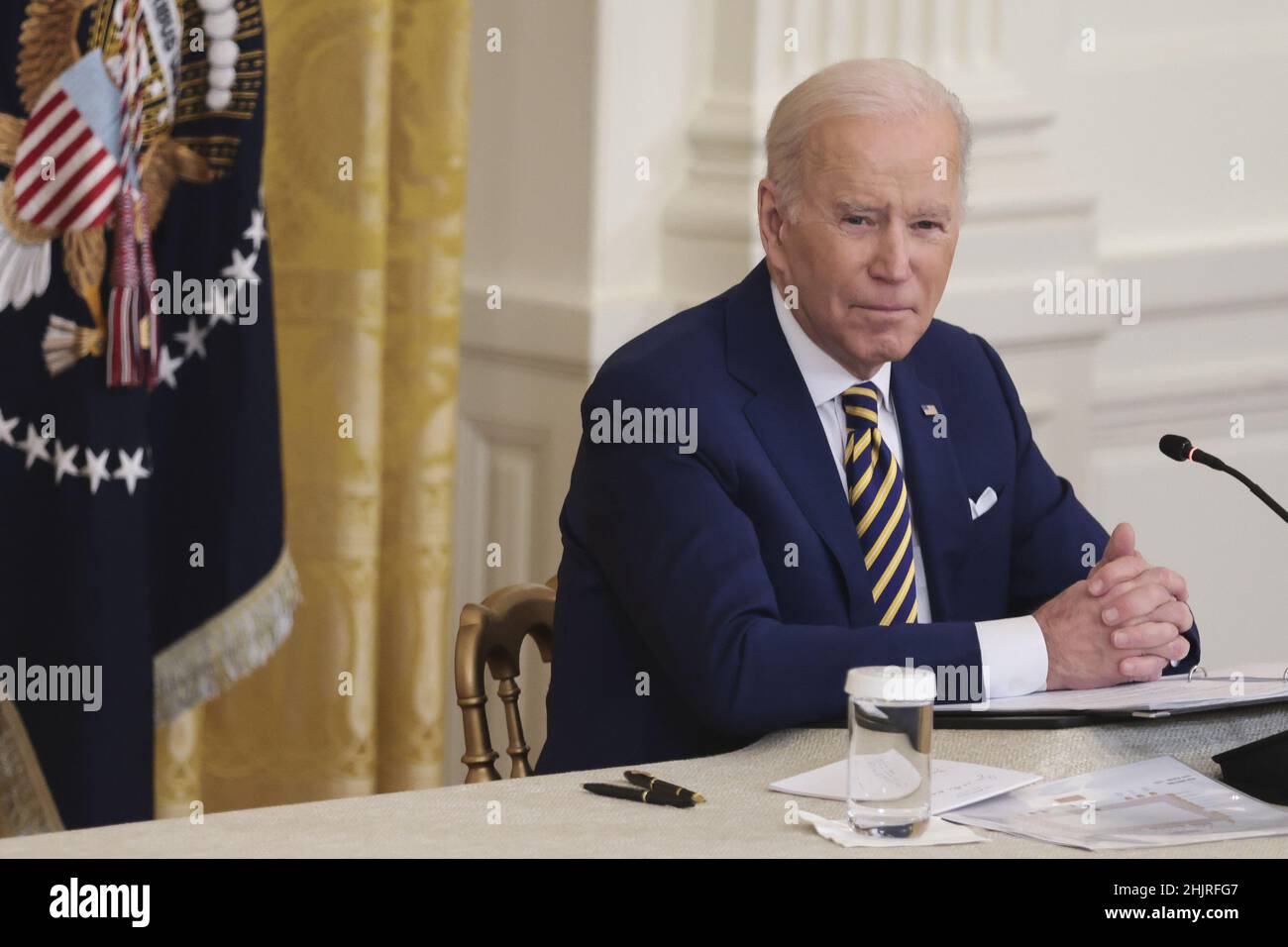 Washington, Stati Uniti. 31st Jan 2022. Il Presidente Joe Biden parla durante un incontro dell'Associazione dei Governatori nazionali nella Sala Est della Casa Bianca a Washington, DC lunedì 31 gennaio 2022. Foto di Oliver Contreras/UPI Credit: UPI/Alamy Live News Foto Stock