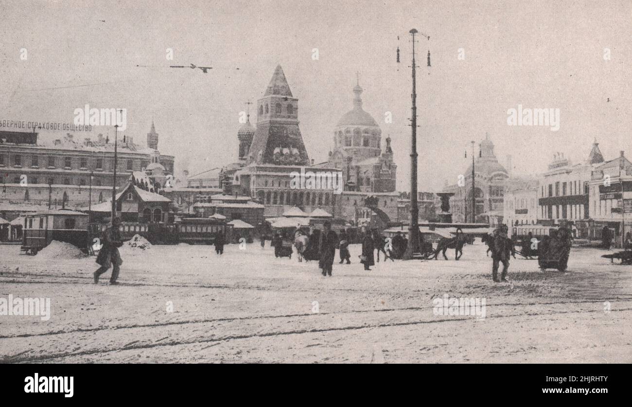 Tempo vinoso in una delle grandi piazze di Mosca, capitale della Russia sovietica (1923) Foto Stock