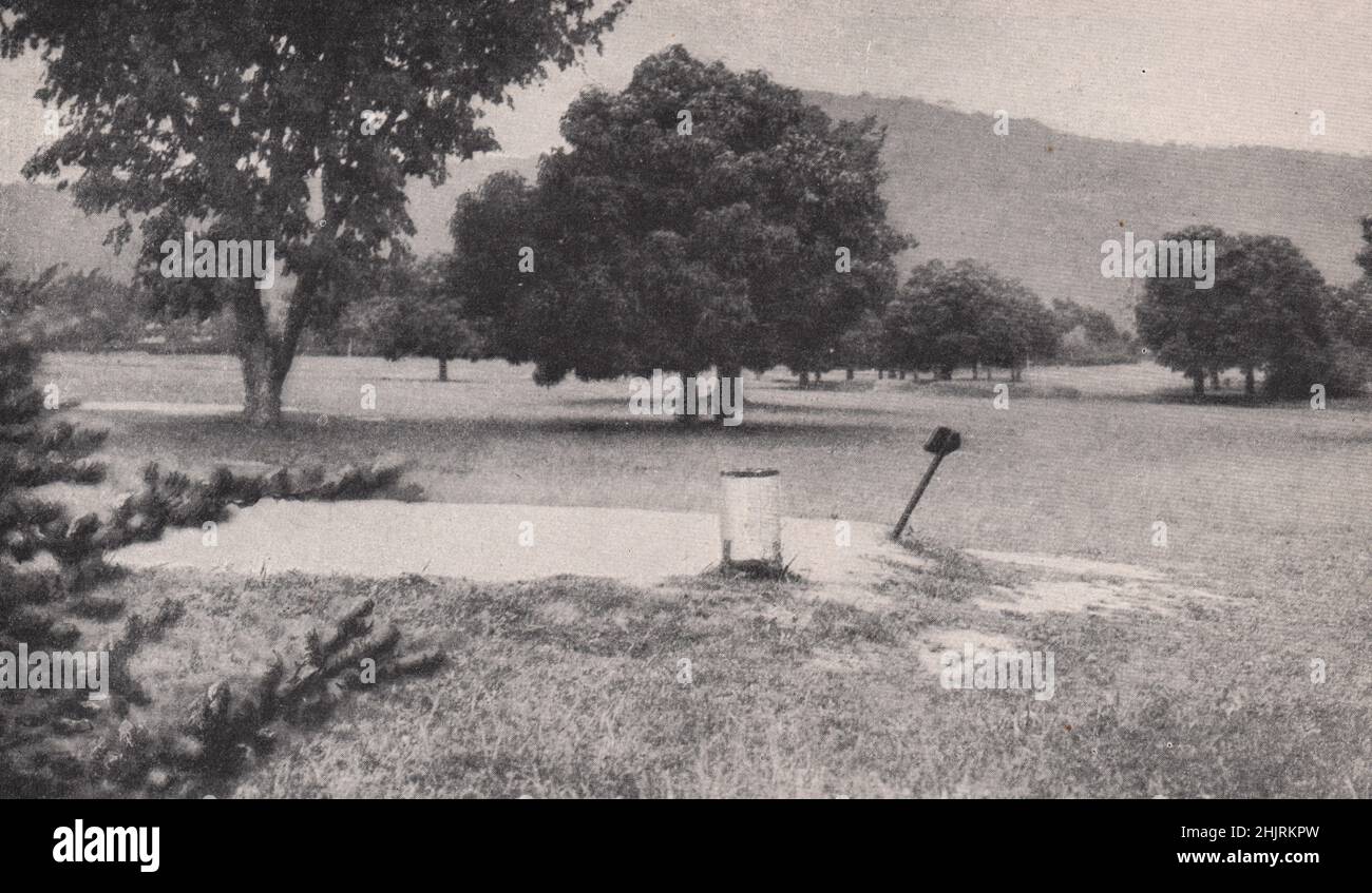 Golf link disposti nel bellissimo parco-come paese intorno Lokoja. Nigeria (1923) Foto Stock